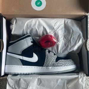 Kids Air Jordan 1 Mid SE Size 6Y